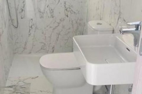 4 bedrooms Villa in Limassol,  No. 38622 6