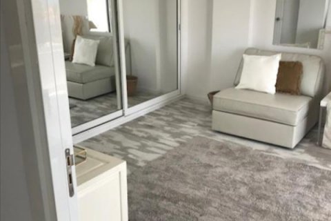 4 bedrooms Apartment in Limassol,  No. 38626 2