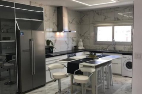 4 bedrooms Apartment in Limassol,  No. 38626 10