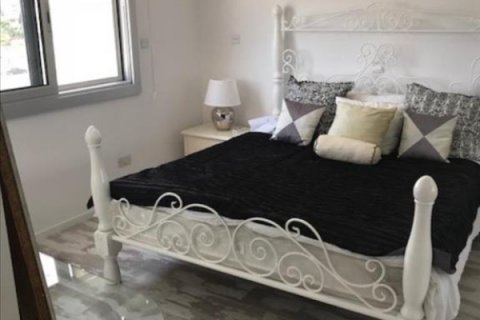 4 bedrooms Apartment in Limassol,  No. 38626 6