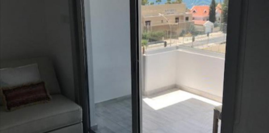 4 bedrooms Apartment in Limassol,  No. 38626