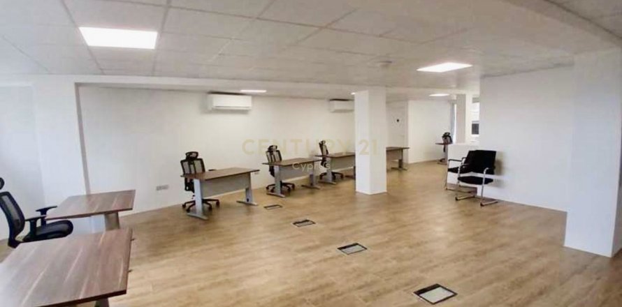 Офис 212м2 в Лимассол, Лимасол,  № 53737