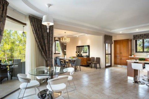 4 bedrooms Villa in Argaka, Paphos, Cyprus No. 28261