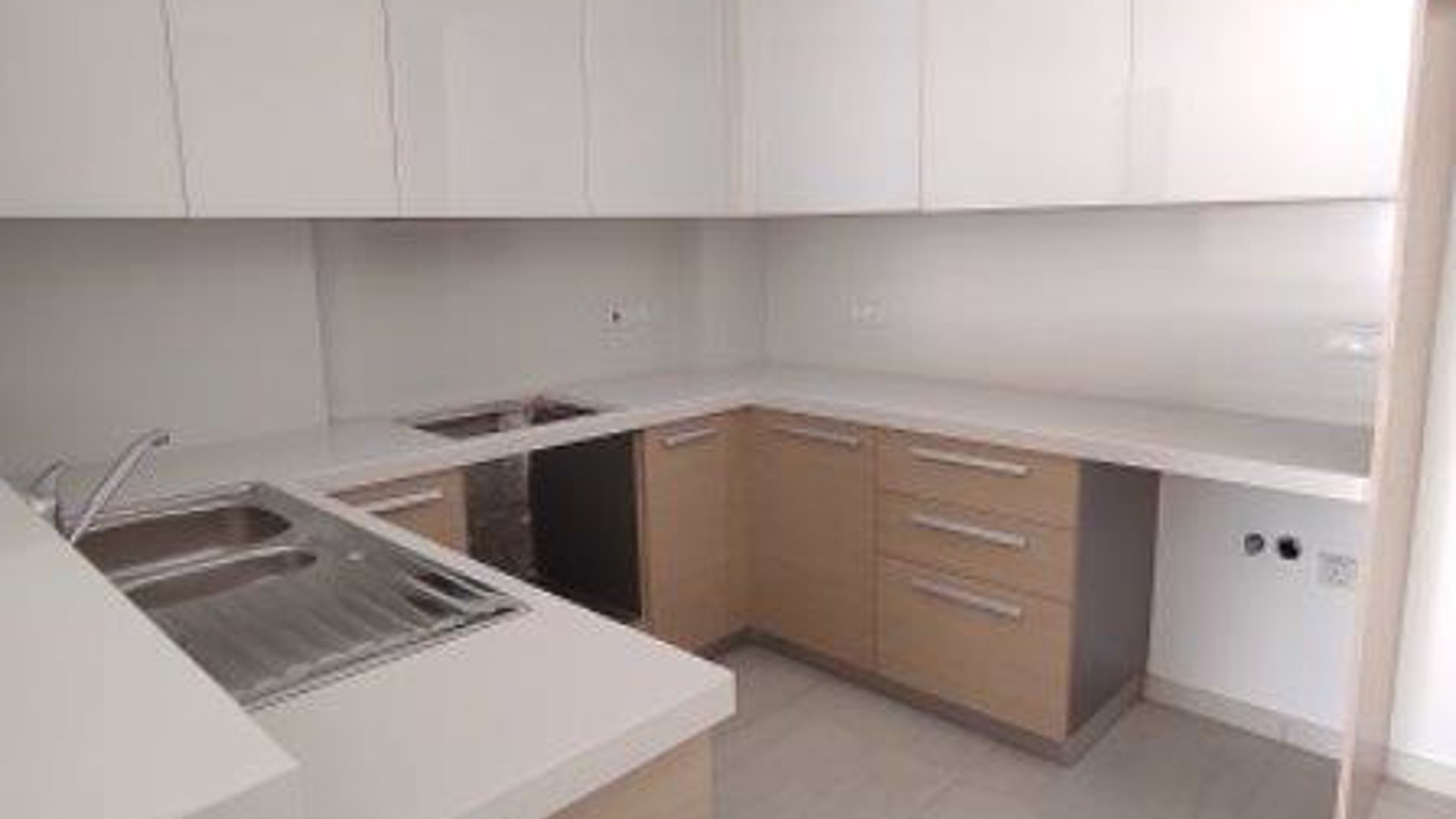 3 bedrooms Apartment in Kato Paphos, Paphos, Cyprus No. 28263