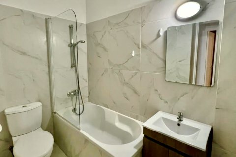 2 bedrooms Apartment in Larnaca, Larnaka,  No. 40072 4