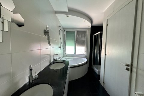 5 bedrooms Villa in Agios Athanasios, Limassol,  No. 6647 10