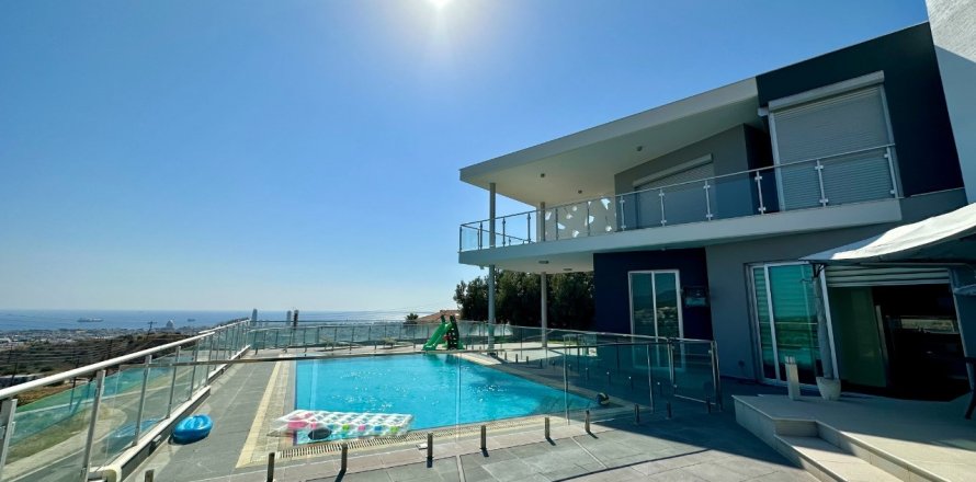 5 bedrooms Villa in Agios Athanasios, Limassol,  No. 6647