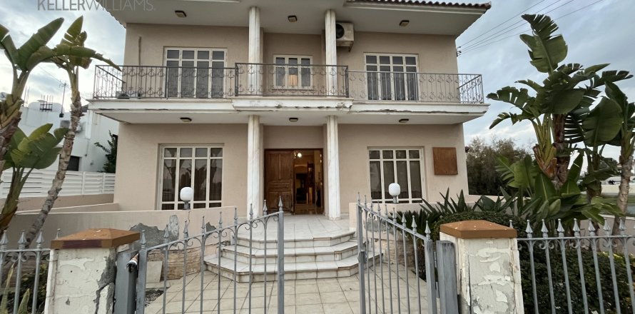 4 bedrooms Villa in Larnaca, Larnaka,  No. 40608