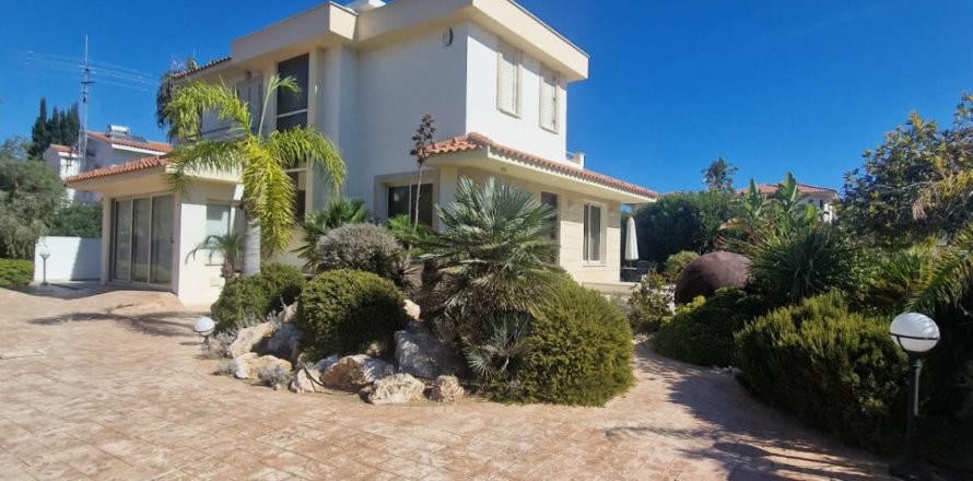 4 bedrooms Villa in Pervolia, Larnaka,  No. 40605