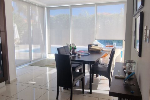4 bedrooms Villa in Pervolia, Larnaka,  No. 40605 8