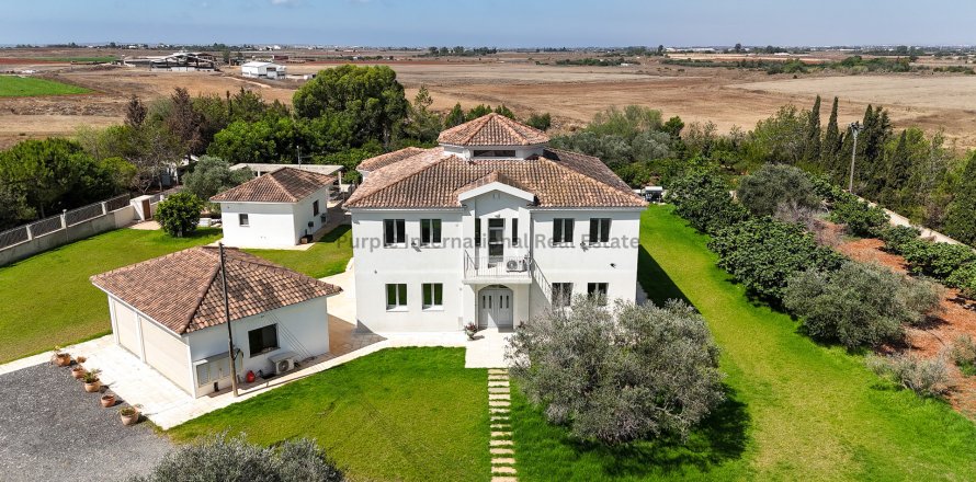 6 bedrooms Villa in Frenaros, Ammochostos, No. 54628