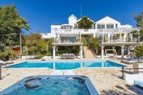5 bedrooms Villa in Agios Tychonas, Limassol, Cyprus No. 25707