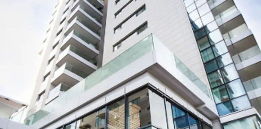 3 bedrooms Apartment in Limassol,  No. 48618