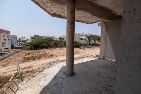 Квартира с 3 спальнями в Паралимни, Аммохостос, Кипр № 37471 10