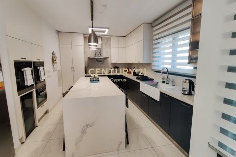 5 dormitorios Villa en Agios Athanasios, Limassol,  No. 55865 10