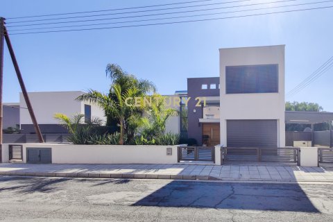 5 dormitorios Villa en Agios Athanasios, Limassol,  No. 55865 2