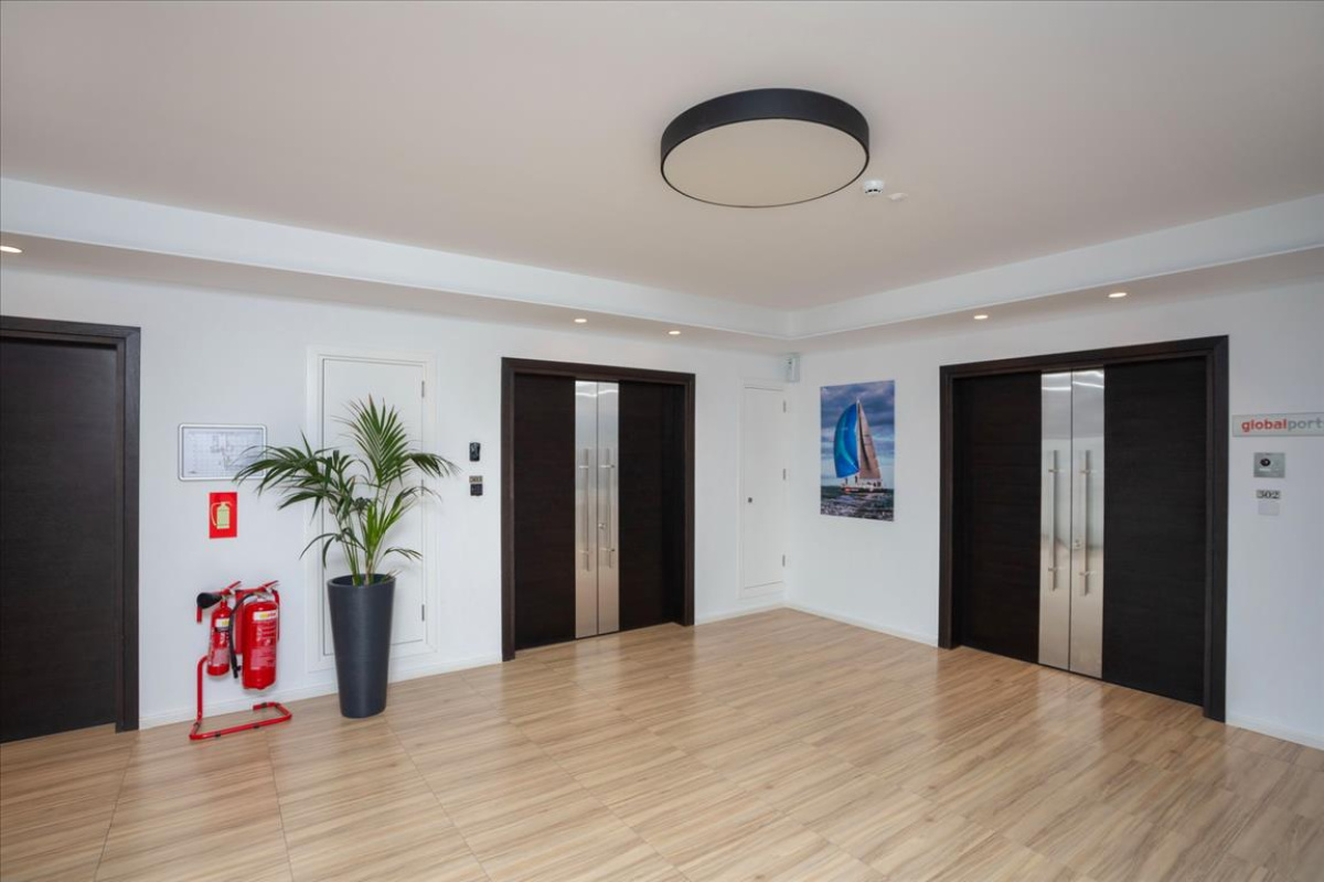143m2 Local comercial en Limassol, Chipre No. 38602