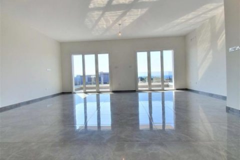 3 bedrooms Apartment in Limassol,  No. 38607 2