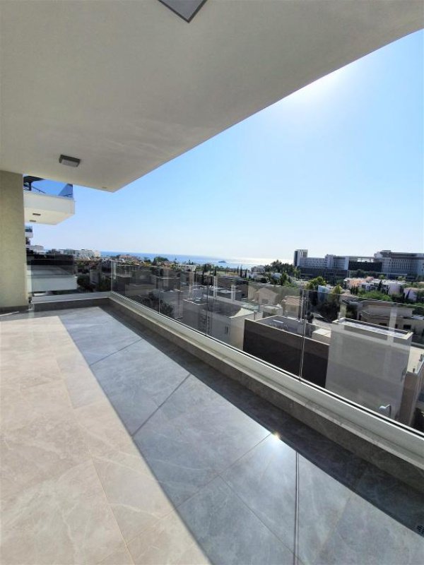3 bedrooms Apartment in Limassol, Cyprus No. 38607