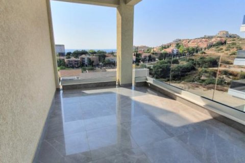 3 bedrooms Apartment in Limassol,  No. 38607 5