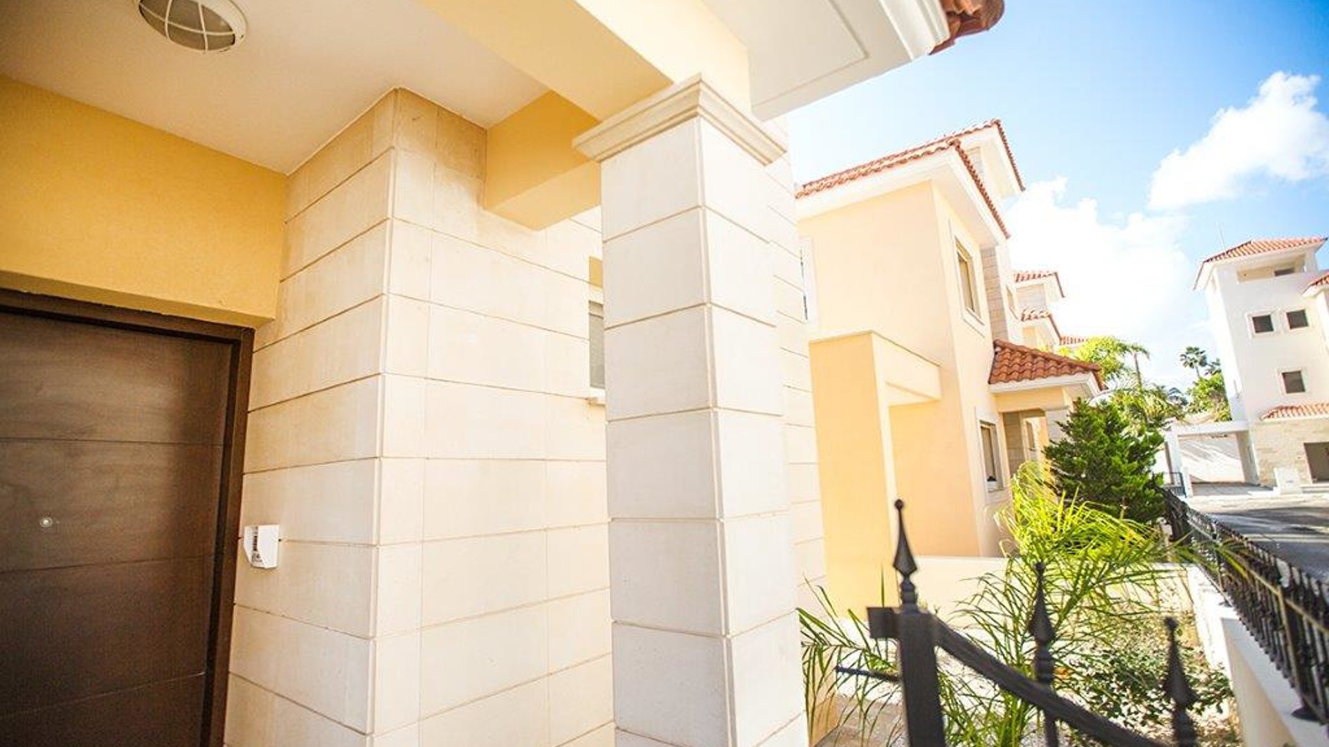 3 bedrooms Villa in Mouttagiaka, Limassol, Cyprus No. 25644