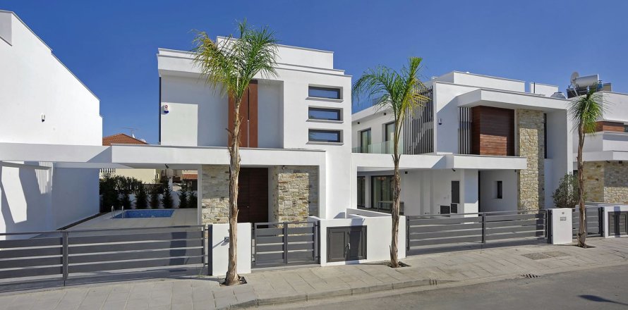 5 bedrooms Villa in Oroklini, Larnaka,  No. 46096