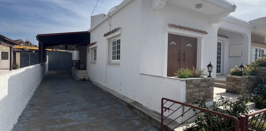 3 bedrooms Townhouse in Larnaka,  No. 50803