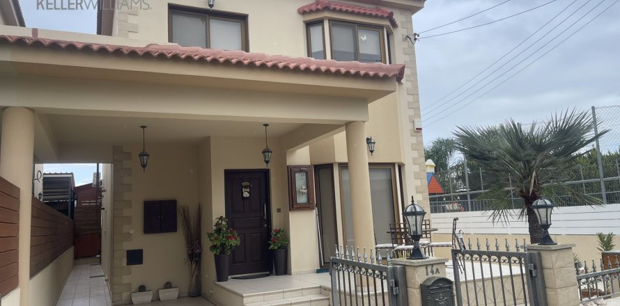 4 chambres Maison de Ville à Lakatamia, Nicosia,  No. 39751