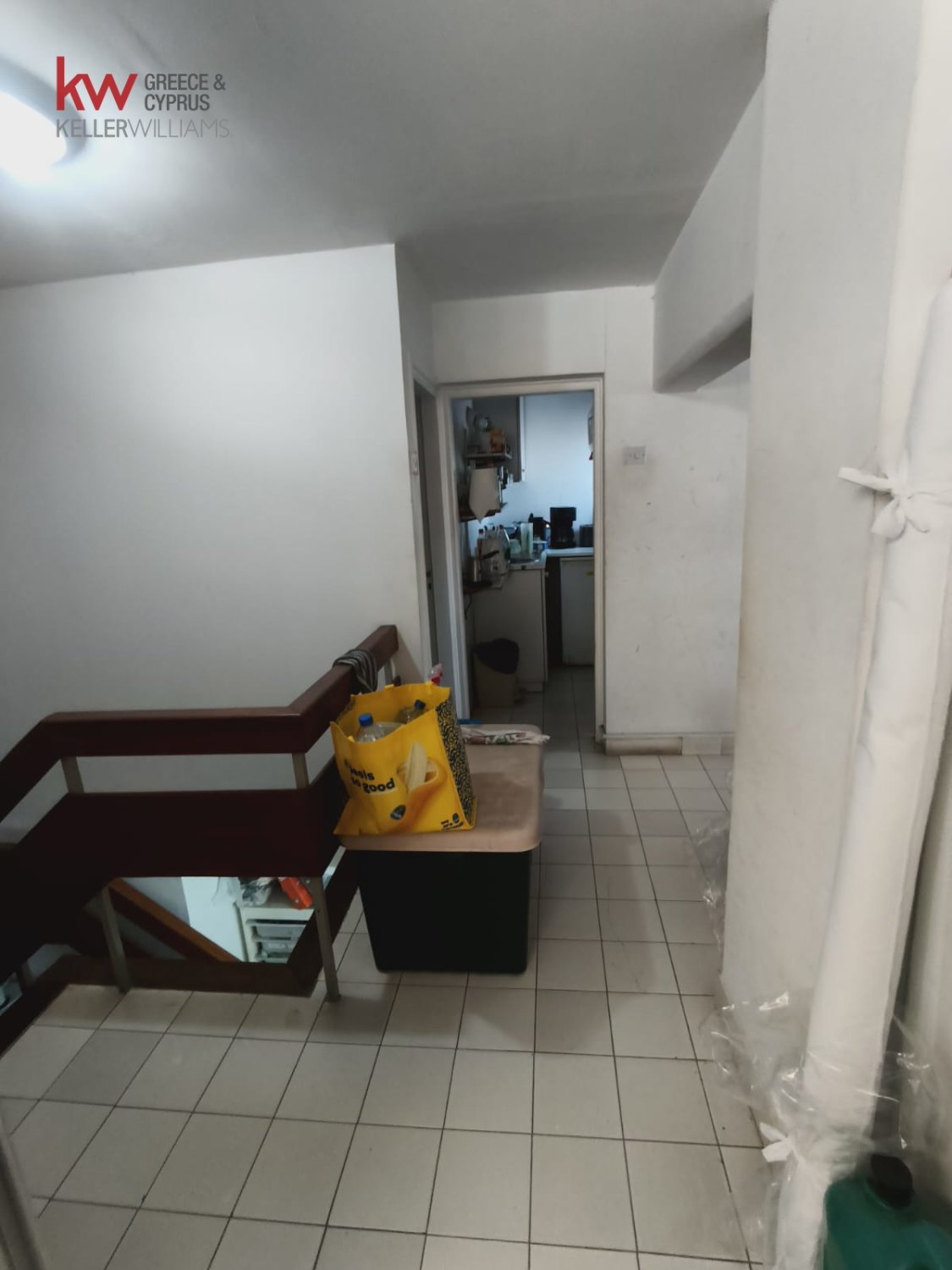 Магазин с 1 комнатой в Ларнака, Кипр № 39830