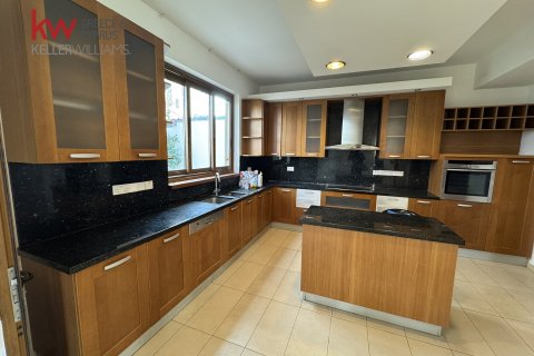 4 bedrooms Townhouse in Strovolos, Nicosia,  No. 39835 2