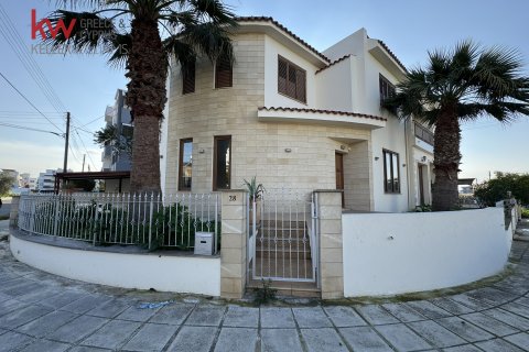 4 bedrooms Townhouse in Strovolos, Nicosia,  No. 39835