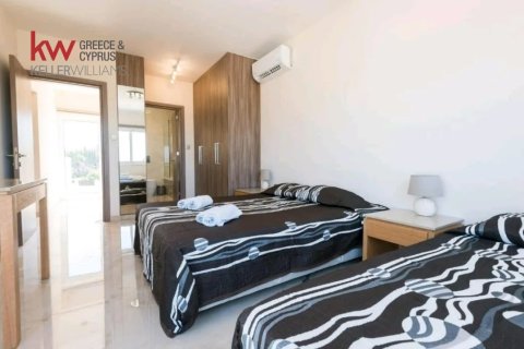 4 bedrooms Townhouse in Larnaka,  No. 39834 5