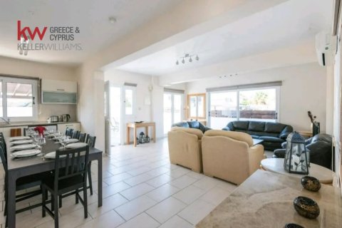 4 bedrooms Townhouse in Larnaka,  No. 39834 3