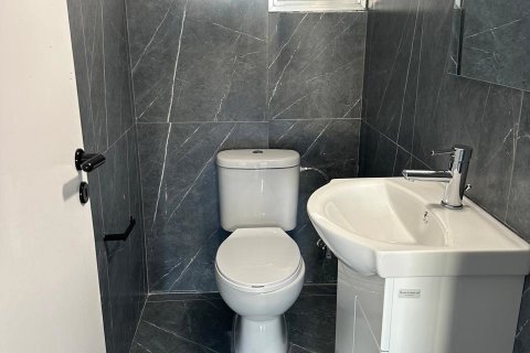 3 bedrooms Apartment in Larnaca, Larnaka,  No. 39910 10