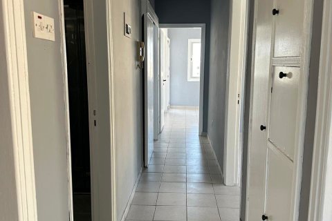 3 bedrooms Apartment in Larnaca, Larnaka,  No. 39910 8