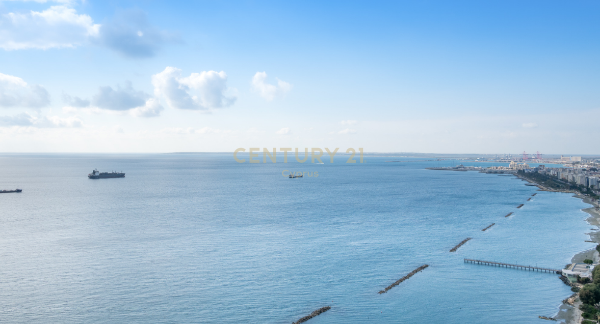 4 bedrooms Apartment in Limassol, Cyprus No. 53942