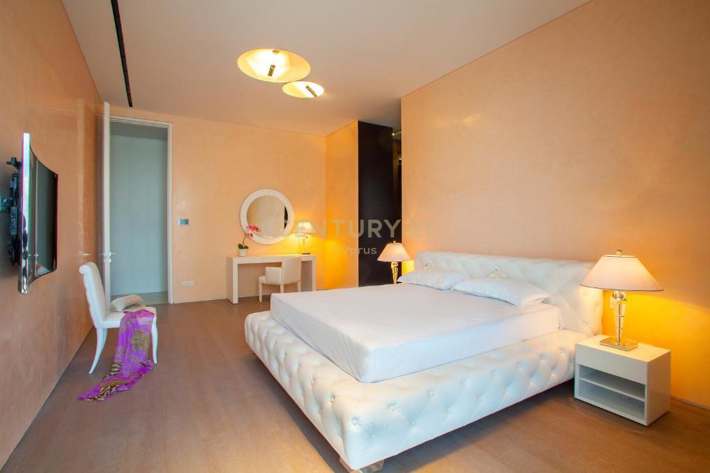 4 bedrooms Penthouse in Limassol, Cyprus No. 53946