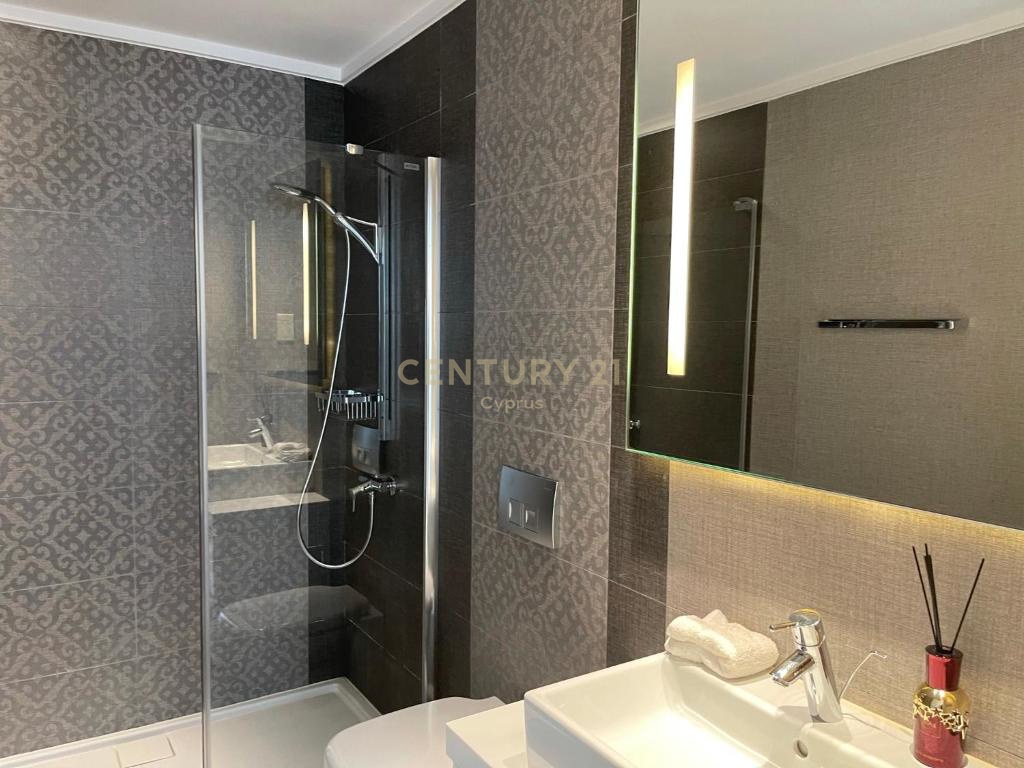 4 bedrooms Penthouse in Limassol, Cyprus No. 53946
