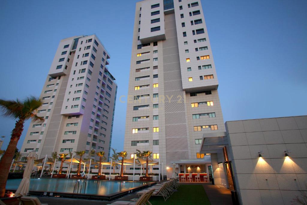 4 bedrooms Penthouse in Limassol, Cyprus No. 53946