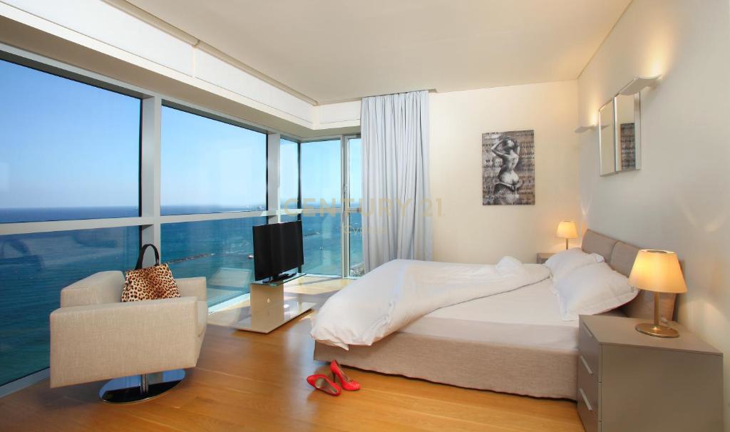 4 bedrooms Penthouse in Limassol, Cyprus No. 53946