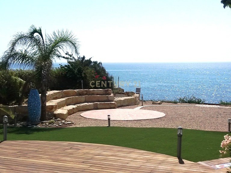 4 bedrooms Villa in Zygi, Larnaka, Cyprus No. 55857