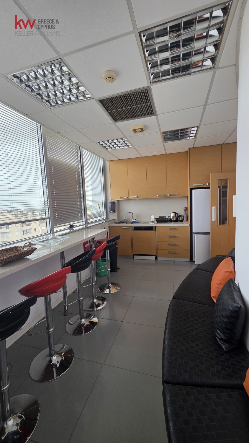 10 rooms Office in Aglandjia, Nicosia, Cyprus No. 39507