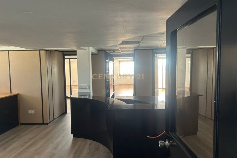 Офис 180м2 в Лимассол, Лимасол,  № 53596