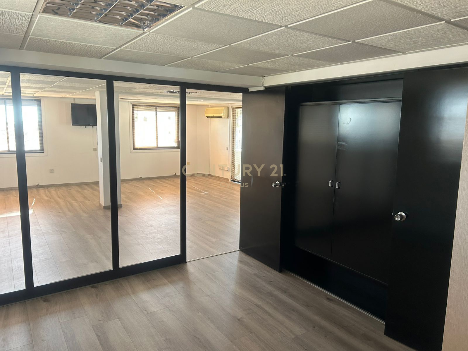 180m2 Oficina en Limassol, Chipre No. 53596