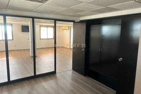 Офис 180м2 в Лимассол, Лимасол,  № 53596 6