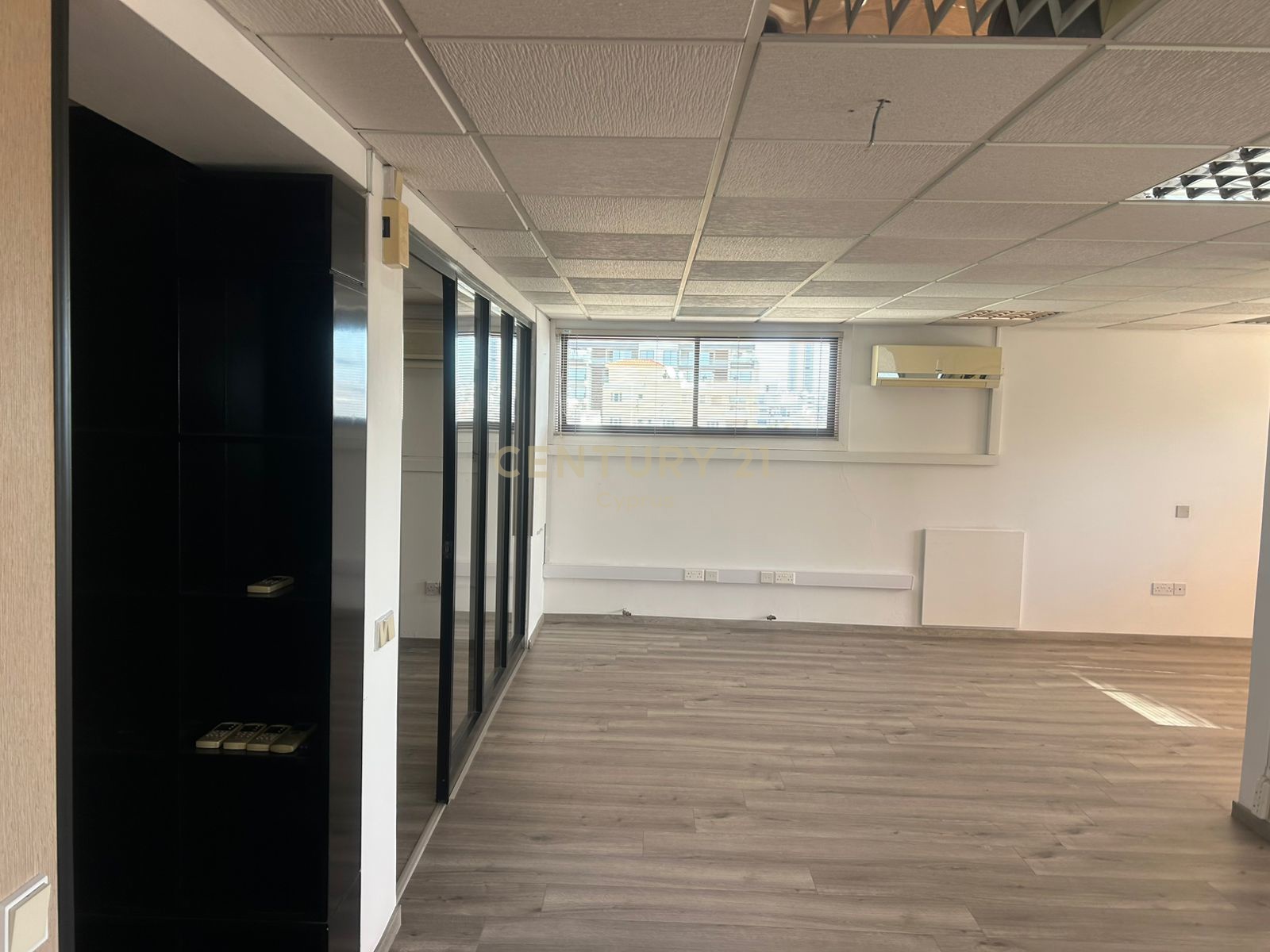 180m2 Oficina en Limassol, Chipre No. 53596