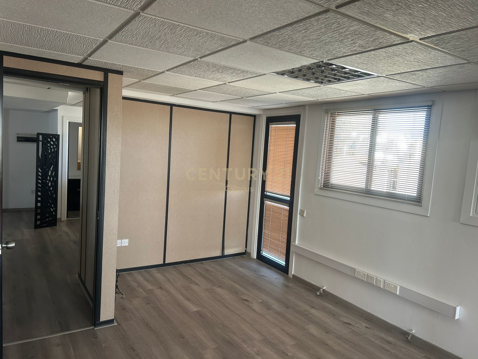180m2 Oficina en Limassol, Chipre No. 53596