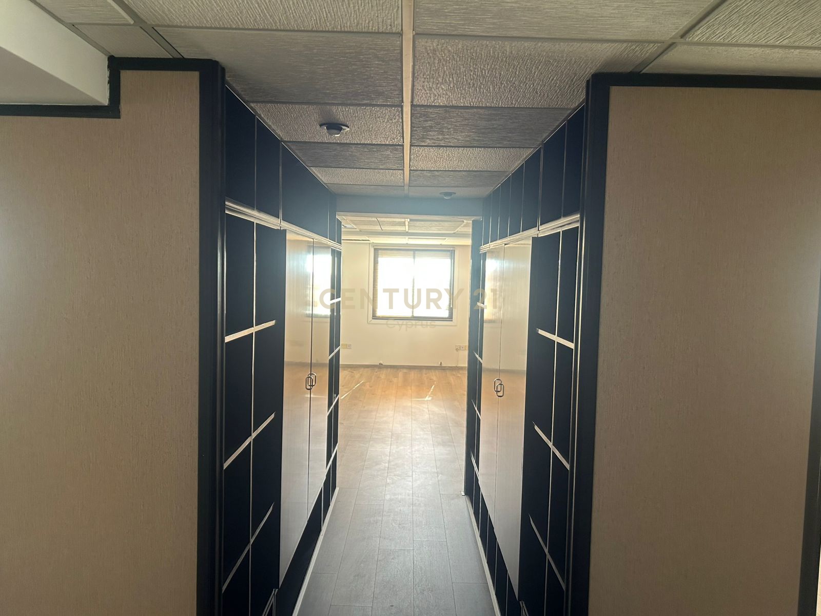 180m2 Oficina en Limassol, Chipre No. 53596