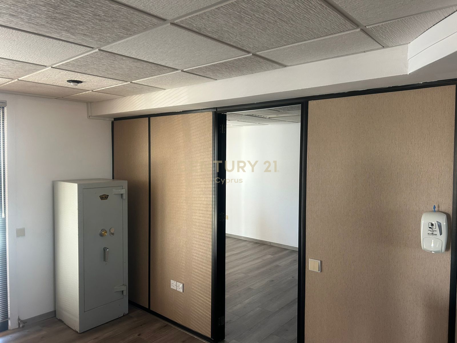 180m2 Oficina en Limassol, Chipre No. 53596