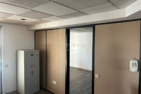 Офис 180м2 в Лимассол, Лимасол,  № 53596 3